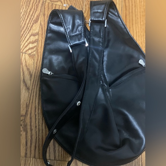 Elegant Black Shoulder Bag for Women - Picture 3 of 7